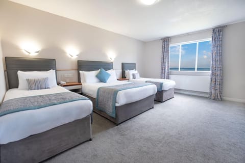 Photo of the whole room, Bedroom, Sea view