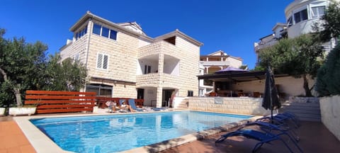 Pool view, Swimming pool, sunbed