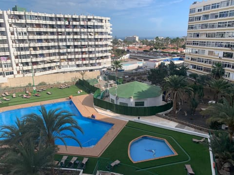 Pool view, Sea view