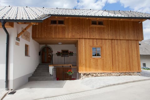Facade/entrance