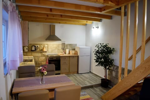 Kitchen or kitchenette, Seating area, Dining area