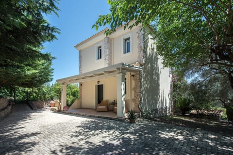 Property building, Patio, Facade/entrance