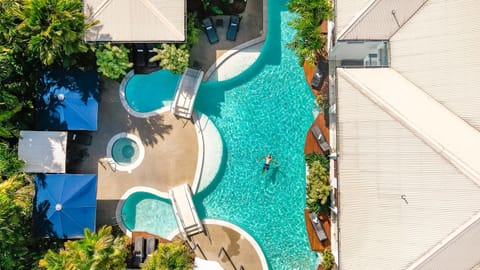 Pool view, Swimming pool, sunbed