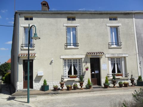 Facade/entrance, Area and facilities