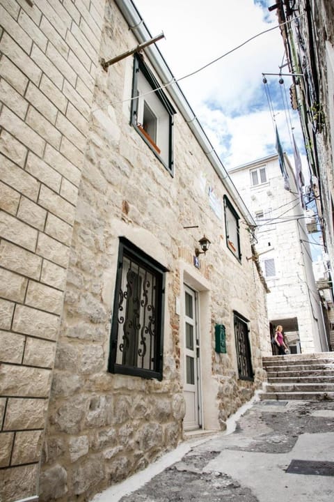 Domus "ANNO 1881"-center of Split Condo in Split