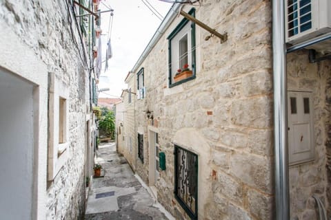 Domus "ANNO 1881"-center of Split Condo in Split
