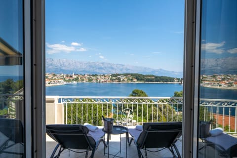 Day, Natural landscape, View (from property/room), Balcony/Terrace, Living room, Seating area, Sea view