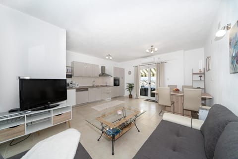 TV and multimedia, Living room, Dining area, kitchen