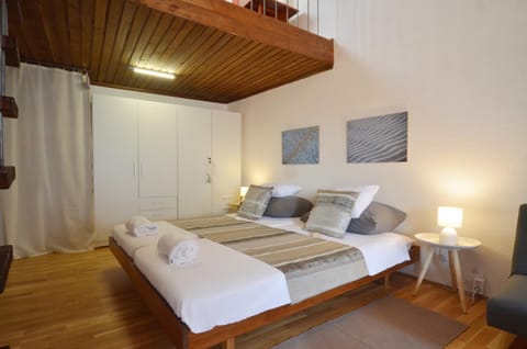 Bed, Living room, Photo of the whole room, Seating area, Bedroom, towels