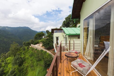 Seclude Ramgarh Cliff's edge Bed and Breakfast in Uttarakhand