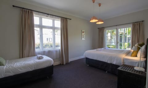Fabulous In Fitzroy Comfortably Sleeps Ten Guests Haus in New Plymouth