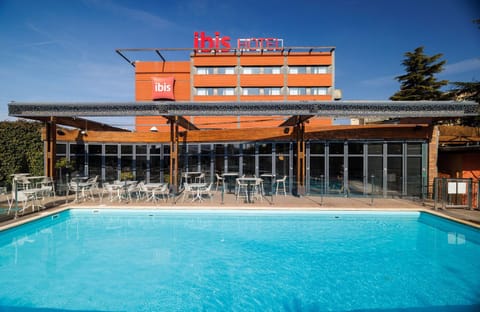 Property building, Pool view, Swimming pool