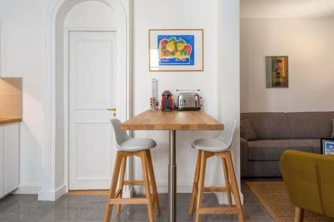 Cosy flat close to Marché de St Honoré and Louvre Apartment in Paris