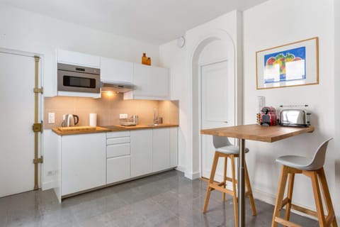 Cosy flat close to Marché de St Honoré and Louvre Apartment in Paris