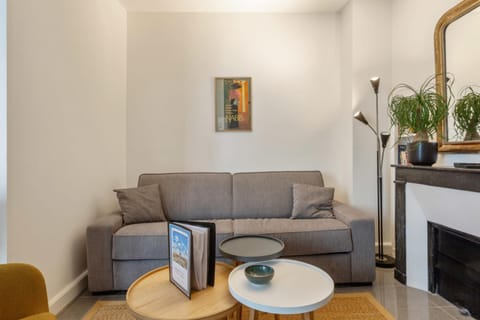 Cosy flat close to Marché de St Honoré and Louvre Apartment in Paris