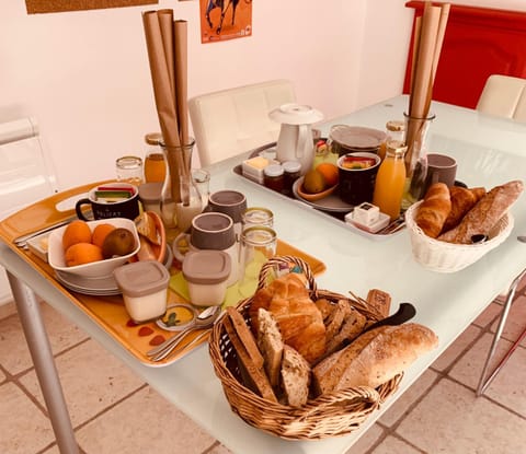 Communal kitchen, Breakfast