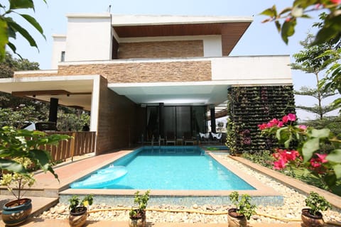 Facade/entrance, Swimming pool, Swimming pool