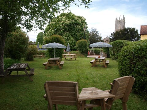 Red Lion Posada in East Devon District