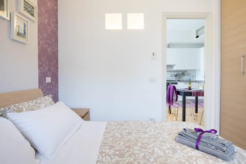 Bed, Living room, Photo of the whole room, Dining area, Bedroom