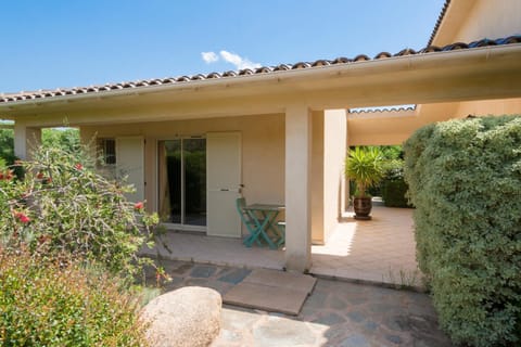 Villa bord de mer avec piscine chauffée Villa in Corsica