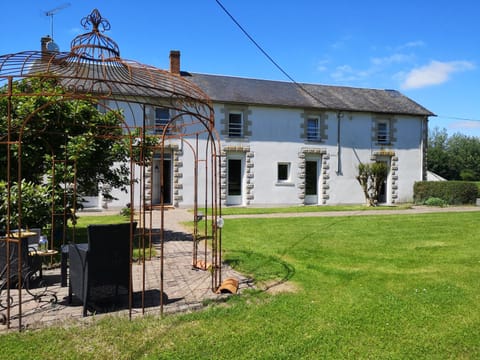 Property building, Facade/entrance, Garden