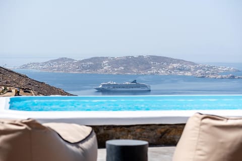 Mountain view, Pool view, Sea view