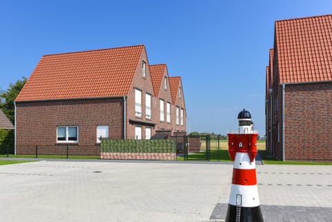 Property building, Day, Neighbourhood, Street view, Location, Parking