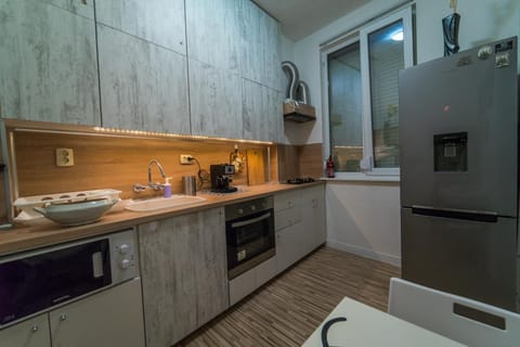 Kitchen or kitchenette, Communal kitchen