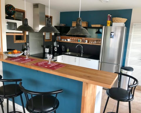 Kitchen or kitchenette, Dining area, Sea view