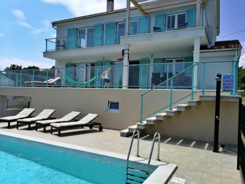 Balcony/Terrace, Swimming pool