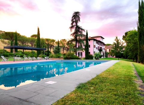Appartamenti Agriturismo La Canonica Farm Stay in Tuscany