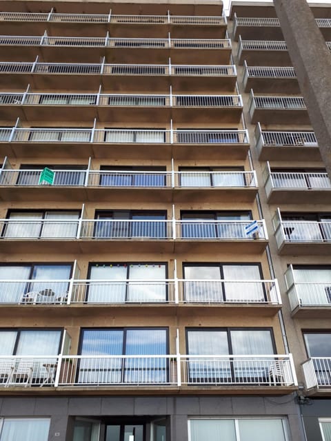 Property building, Facade/entrance, Balcony/Terrace