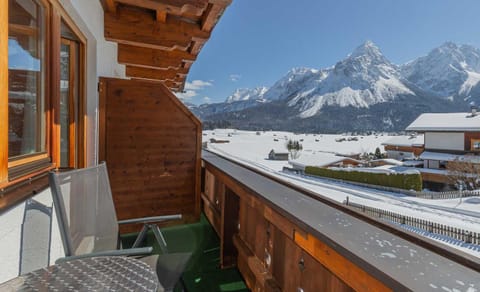 Balcony/Terrace, Mountain view