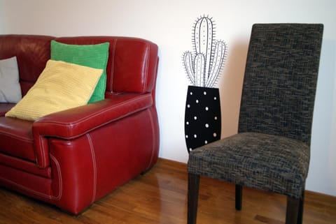 Living room, Decorative detail, Dining area