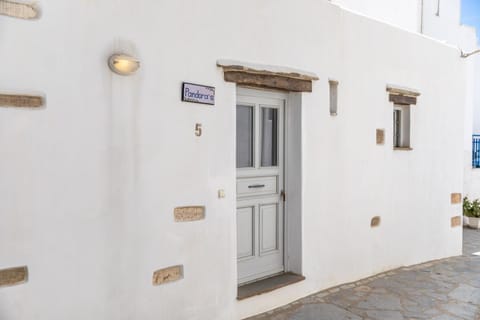 Pandoras Home - Old Town Naxos Apartment in Naxos