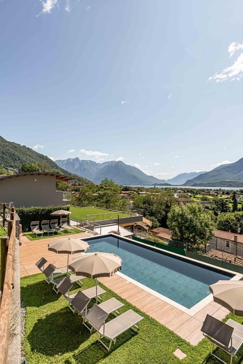 Bird's eye view, View (from property/room), Lake view, Pool view, Swimming pool, sunbed