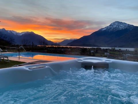 Hot Tub, Lake view, Mountain view, Swimming pool, Sunset