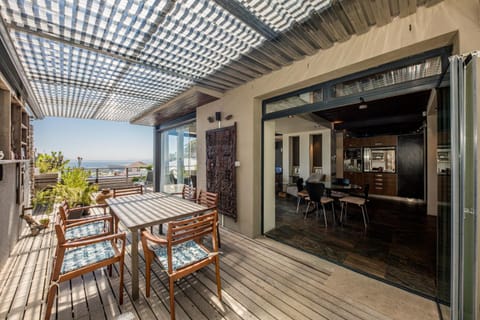 View (from property/room), Balcony/Terrace, Dining area