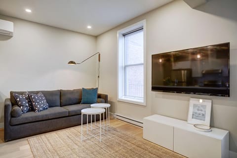 Explore Montreal from Sleek Contemporary Apartment by Den Stays Copropriété in Laval