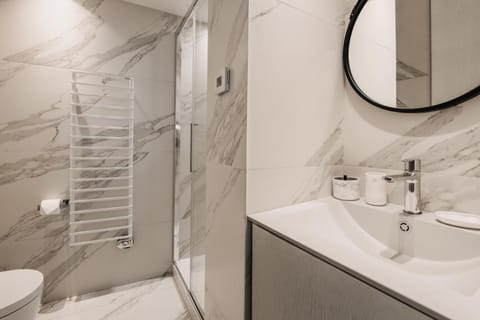 HIGHSTAY - Luxury Serviced Apartments - Place Vendôme Area Condominio in Paris