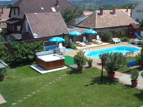 Holp Panzio Bed and Breakfast in Balatonszárszó