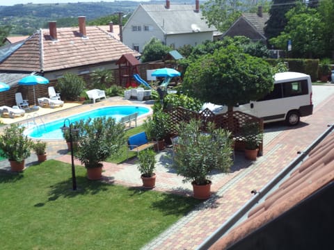 Holp Panzio Bed and Breakfast in Balatonszárszó