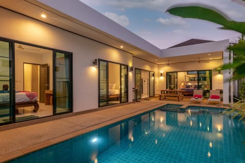 Property building, Balcony/Terrace, Swimming pool, Swimming pool