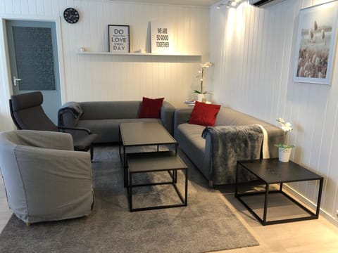 Spacious house in Tromsø, perfect for groups of families, tourists or workers Apartment in Tromso