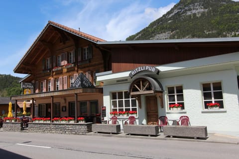 Hotel-Restaurant Alpina Inn in Canton of Bern (Region)