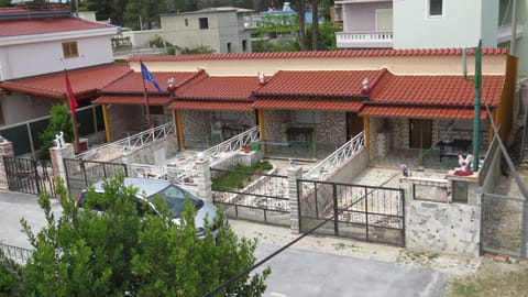 Patio, BBQ facilities