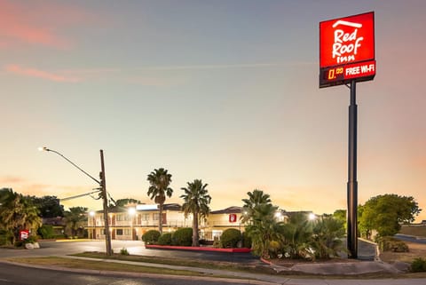 Red Roof Inn San Antonio E - Frost Bank Center Motel in San Antonio