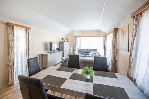 Ferienhaus Paulchen im Müritz Seepark House in Röbel