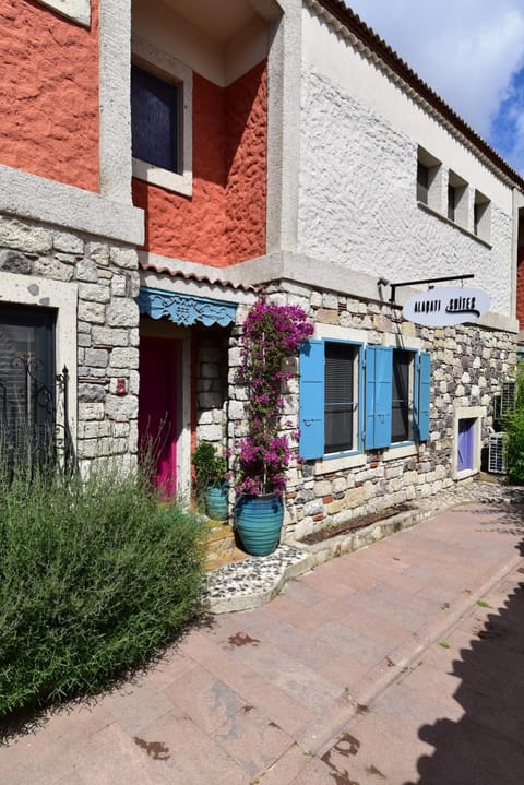 Facade/entrance, Property logo or sign