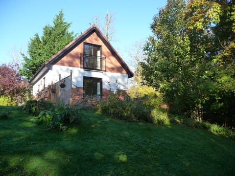Property building, Patio, Garden, Balcony/Terrace, Seating area